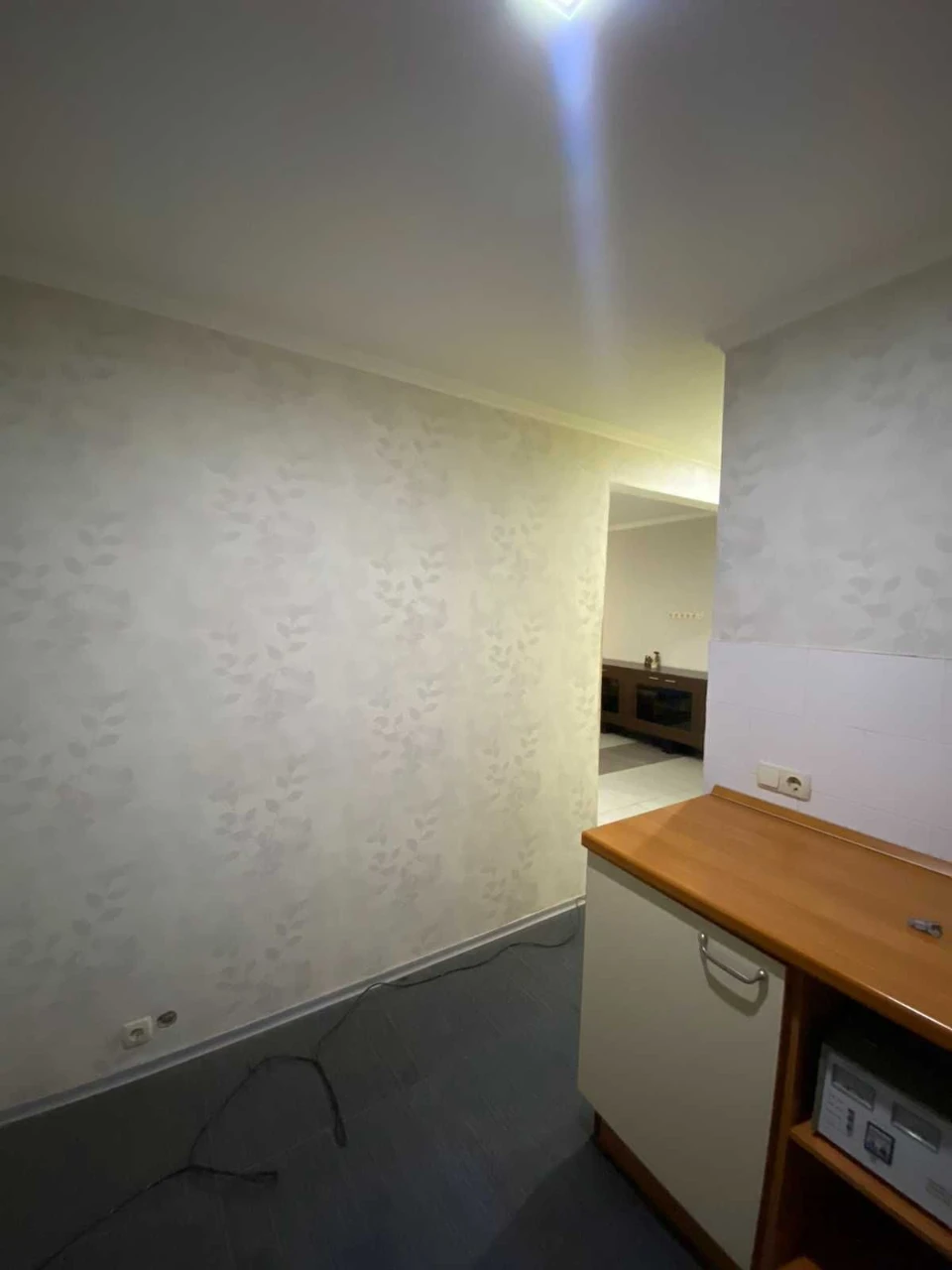 Sale of 3-room apartment with separate entrance, ground floor