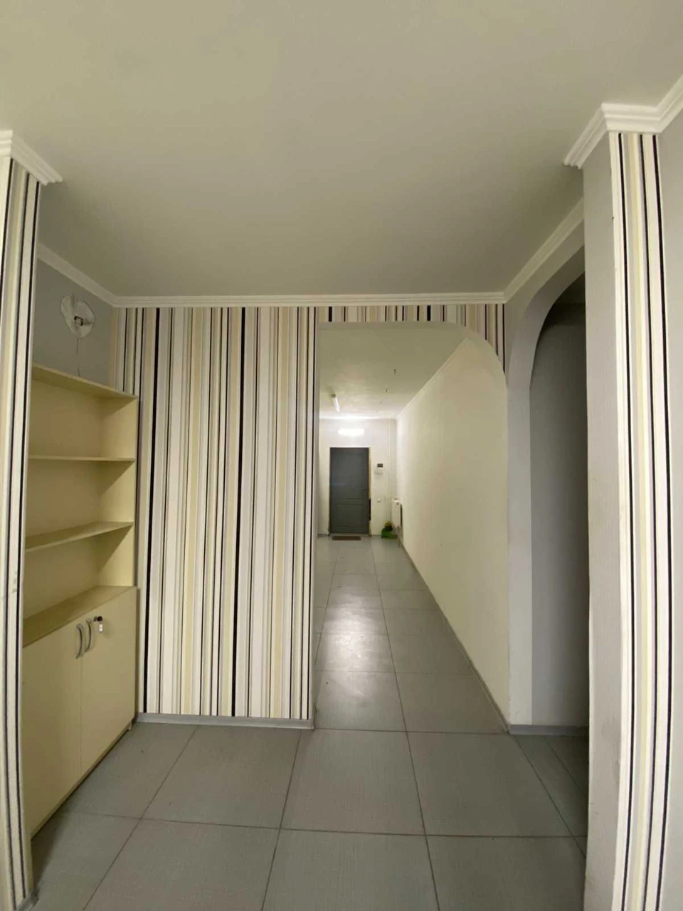 Sale of 3-room apartment with separate entrance, ground floor