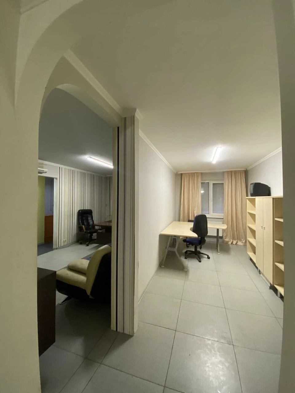 Sale of 3-room apartment with separate entrance, ground floor
