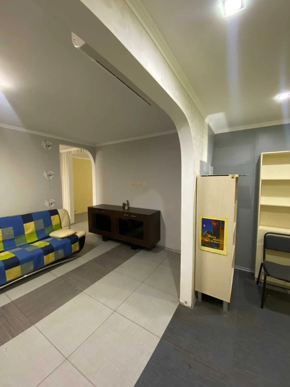 Sale of 3-room apartment with separate entrance, ground floor