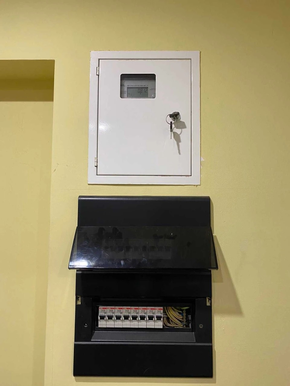 Sale of 3-room apartment with separate entrance, ground floor