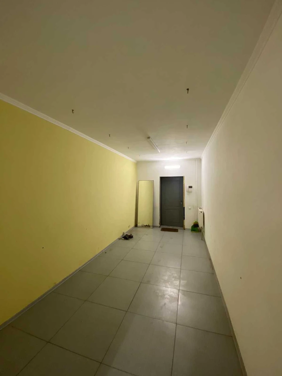 Sale of 3-room apartment with separate entrance, ground floor
