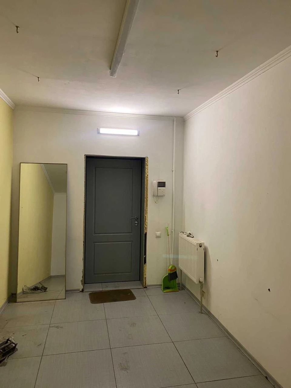 Sale of 3-room apartment with separate entrance, ground floor