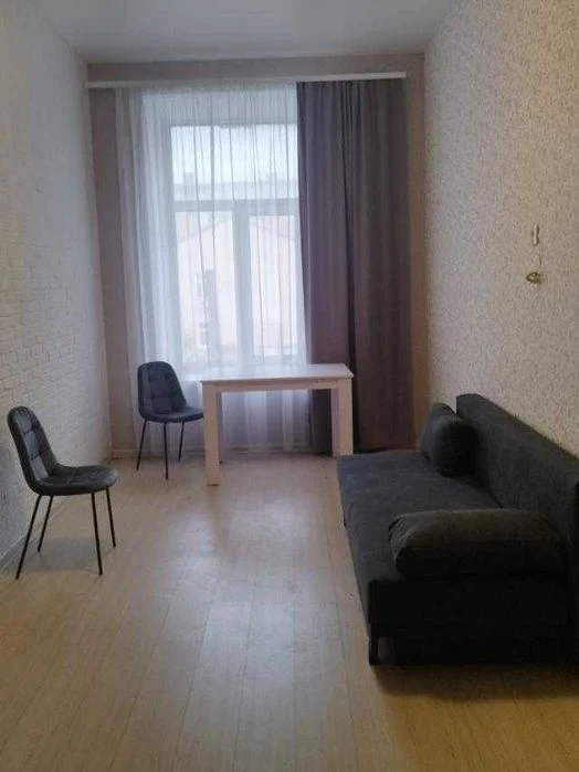 Продам квартиру-студию в Центре.