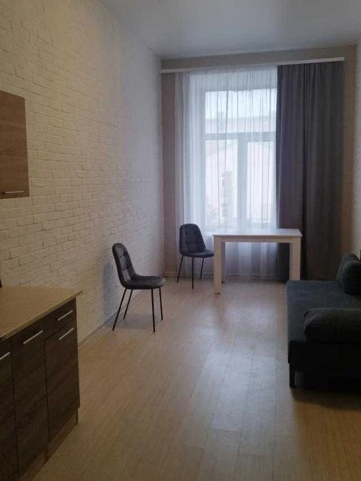 Продам квартиру-студию в Центре.