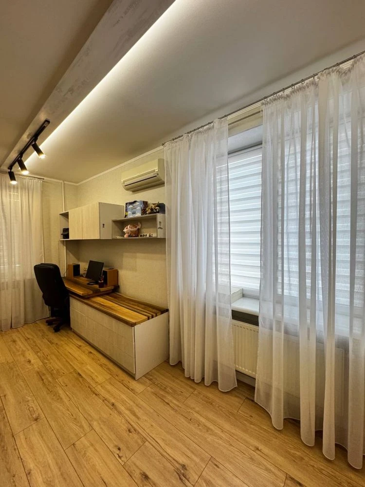 APARTMENT FOR SALE - 3-room Apartment in a courtyard near the Универмаг (Univermag)