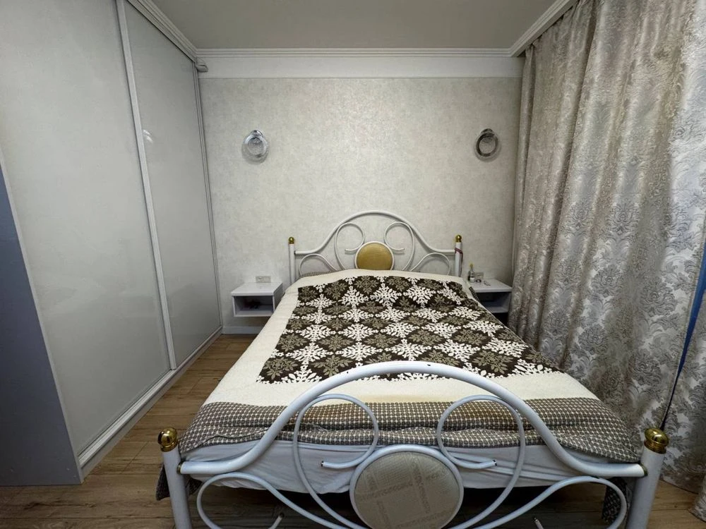 APARTMENT FOR SALE - 3-room Apartment in a courtyard near the Универмаг (Univermag)