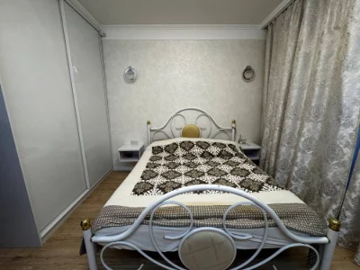 APARTMENT FOR SALE - 3-room Apartment in a courtyard near the Универмаг (Univermag)