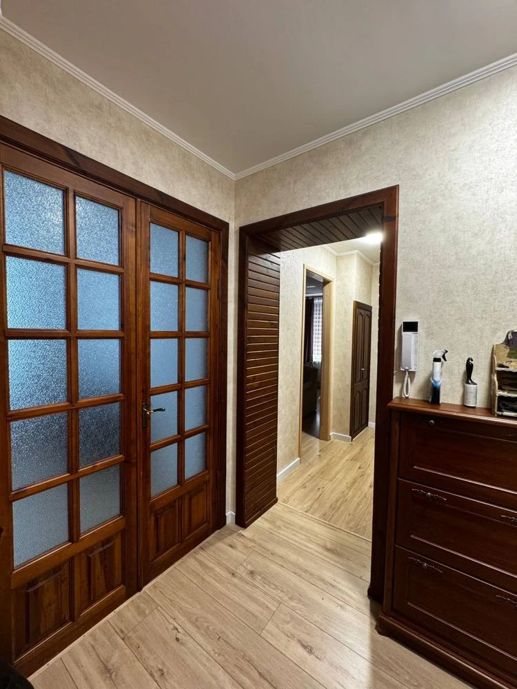 APARTMENT FOR SALE - 3-room Apartment in a courtyard near the Универмаг (Univermag)