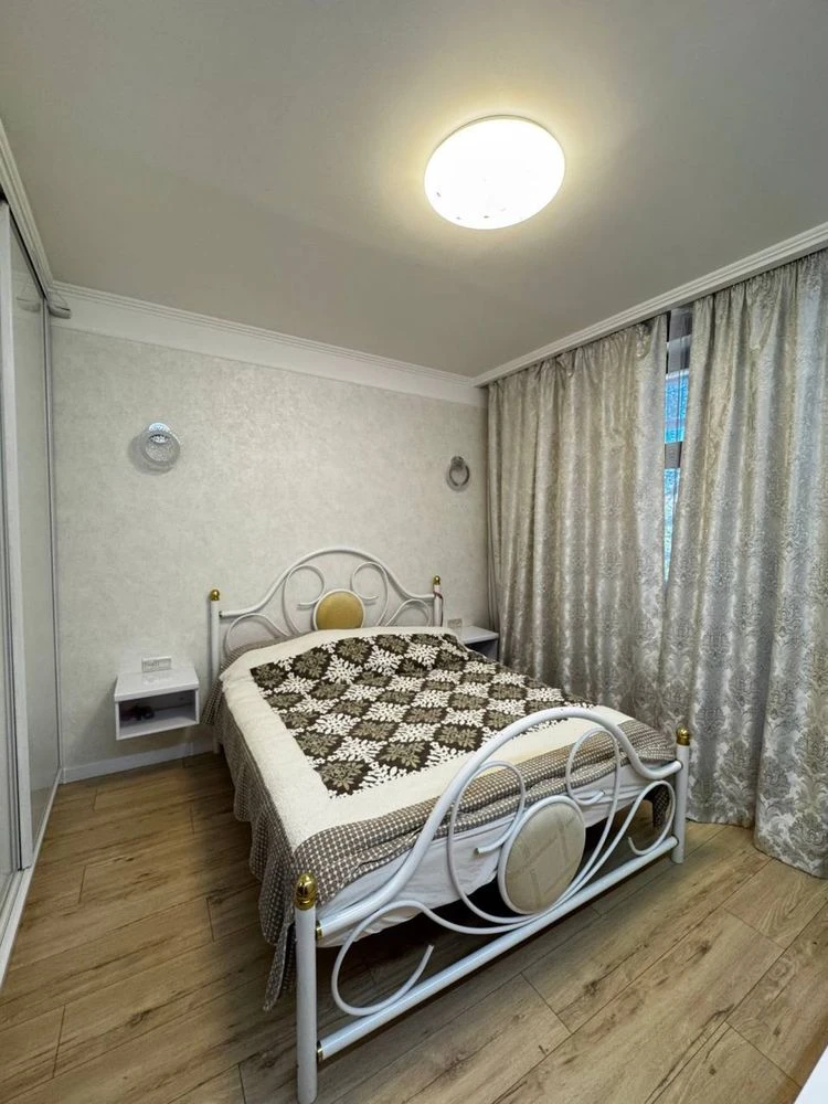 APARTMENT FOR SALE - 3-room Apartment in a courtyard near the Универмаг (Univermag)