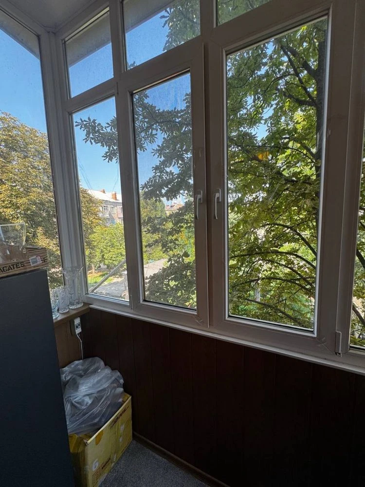 APARTMENT FOR SALE - 3-room Apartment in a courtyard near the Универмаг (Univermag)