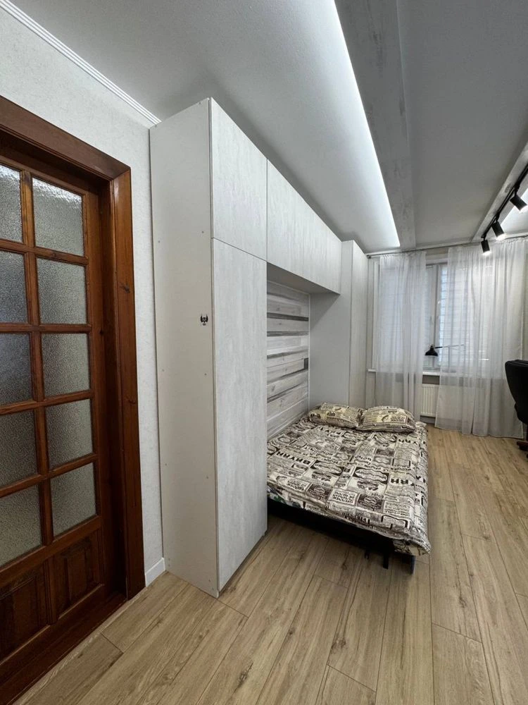 APARTMENT FOR SALE - 3-room Apartment in a courtyard near the Универмаг (Univermag)