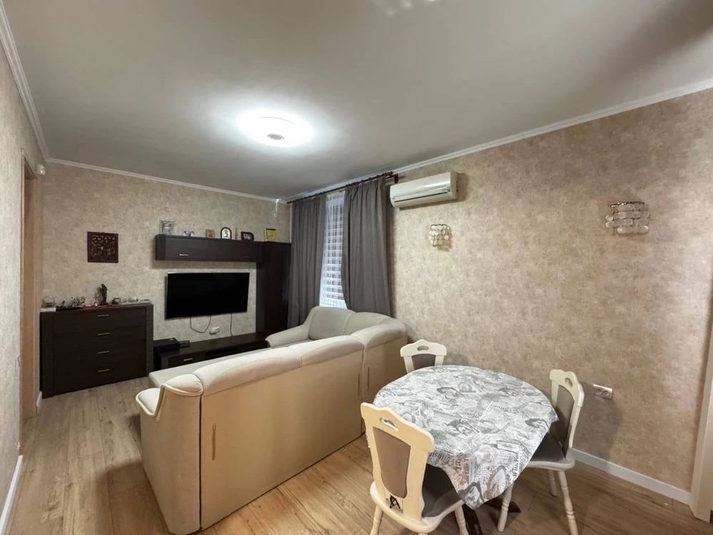 APARTMENT FOR SALE - 3-room Apartment in a courtyard near the Универмаг (Univermag)