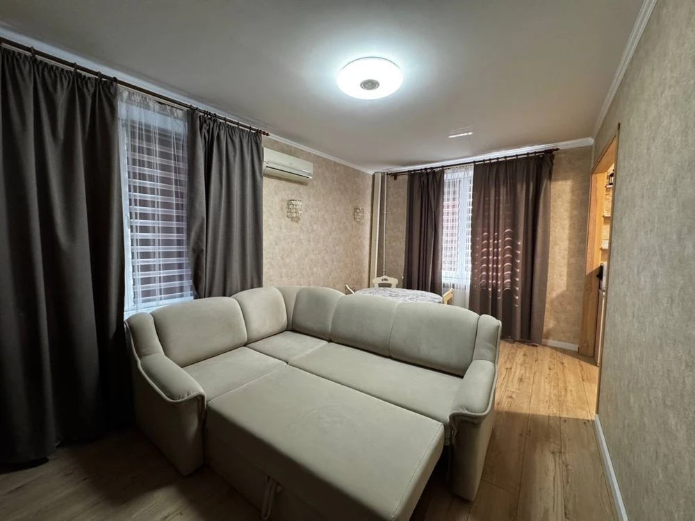 APARTMENT FOR SALE - 3-room Apartment in a courtyard near the Универмаг (Univermag)