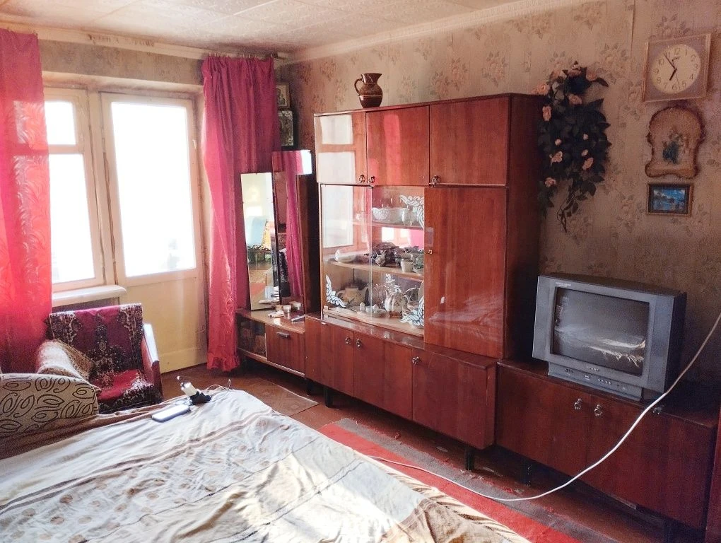 First-floor apartment in a 5-story building.