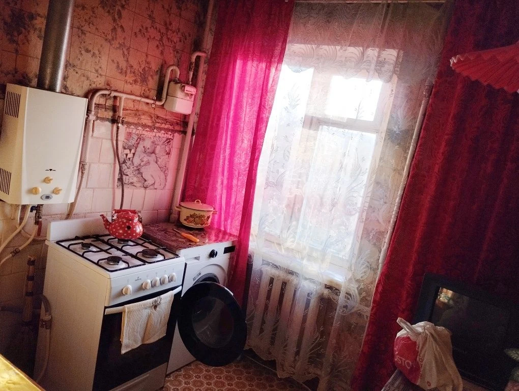 First-floor apartment in a 5-story building.