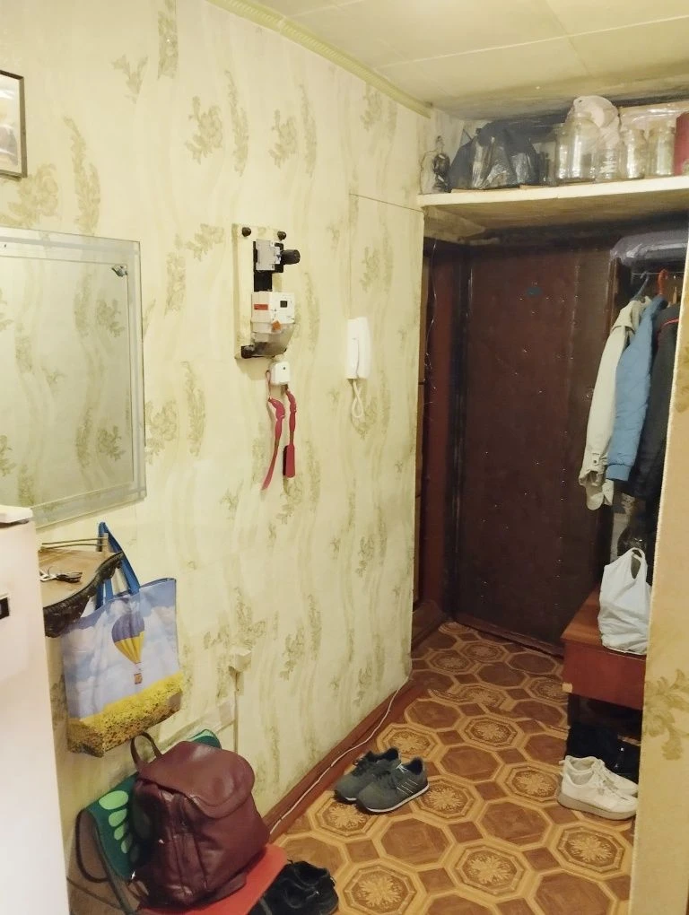 First-floor apartment in a 5-story building.