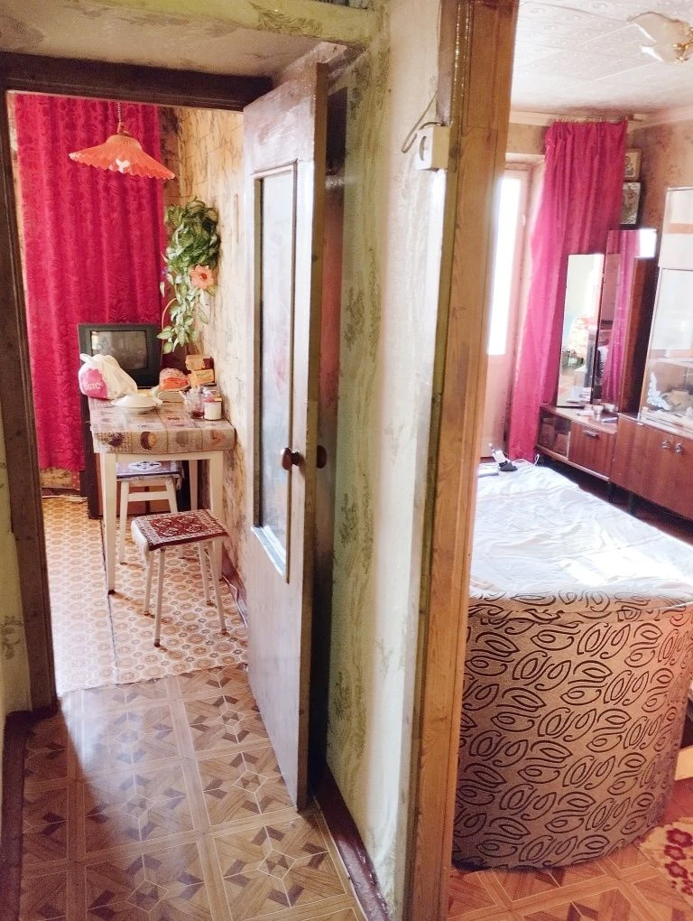 First-floor apartment in a 5-story building.