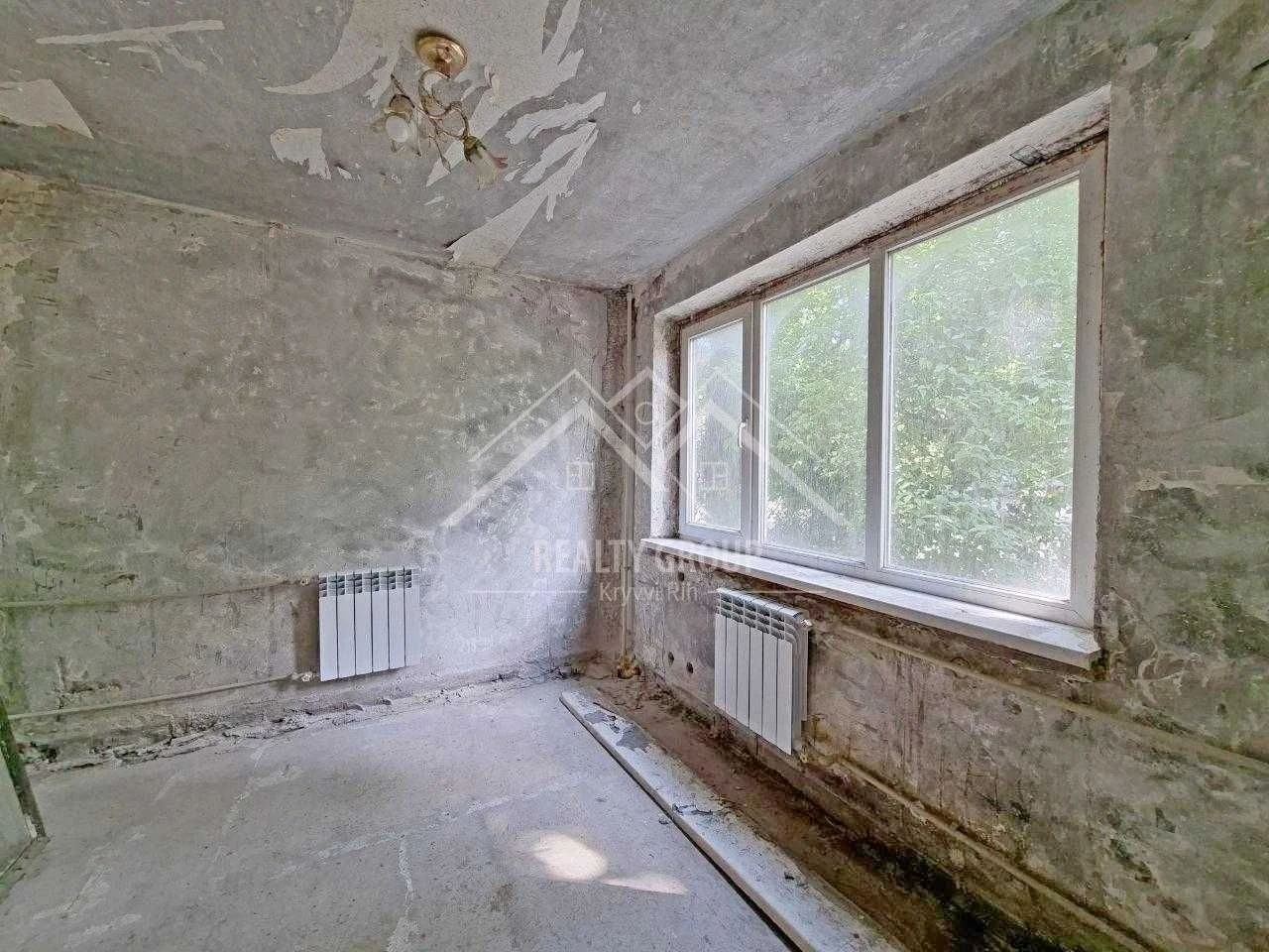 Sale of a 3-room apartment on Sobornosti Street