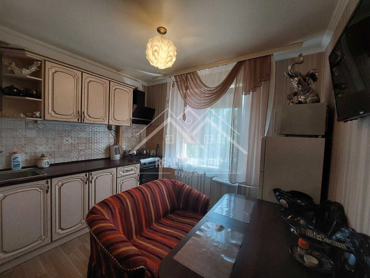 Продажа 1-комнатной квартиры с ремонтом, мебелью и техникой на бульваре Вечернем
