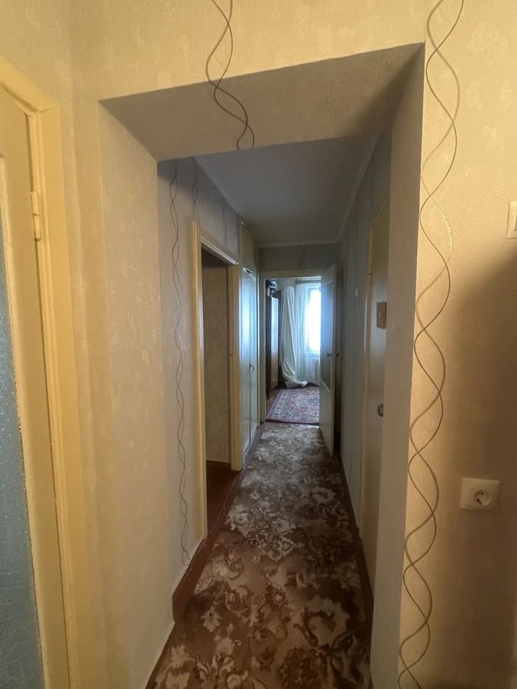 Продам Трехкомнатную квартиру 17 квартал Терновской район