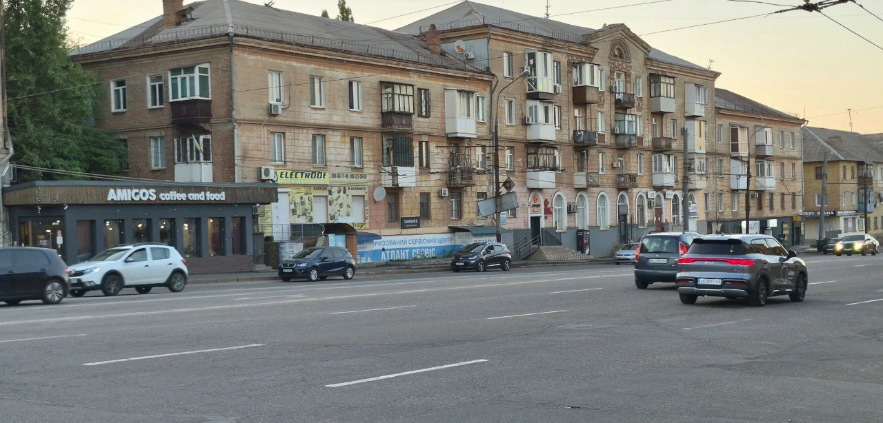 Продається 3-кімнатна квартира/Старовинний будинок/Піонер/вул. Січеславська