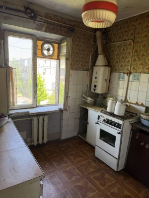For sale: 3-bedroom apartment in the metallurgical district.