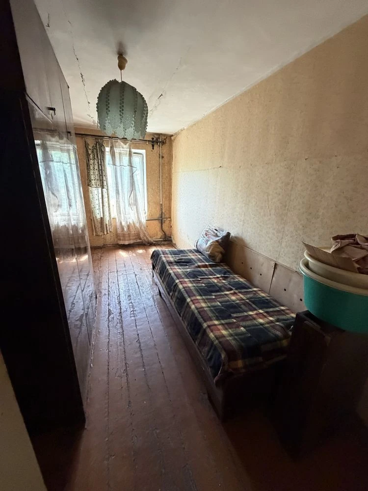 For sale: 3-bedroom apartment in the metallurgical district.