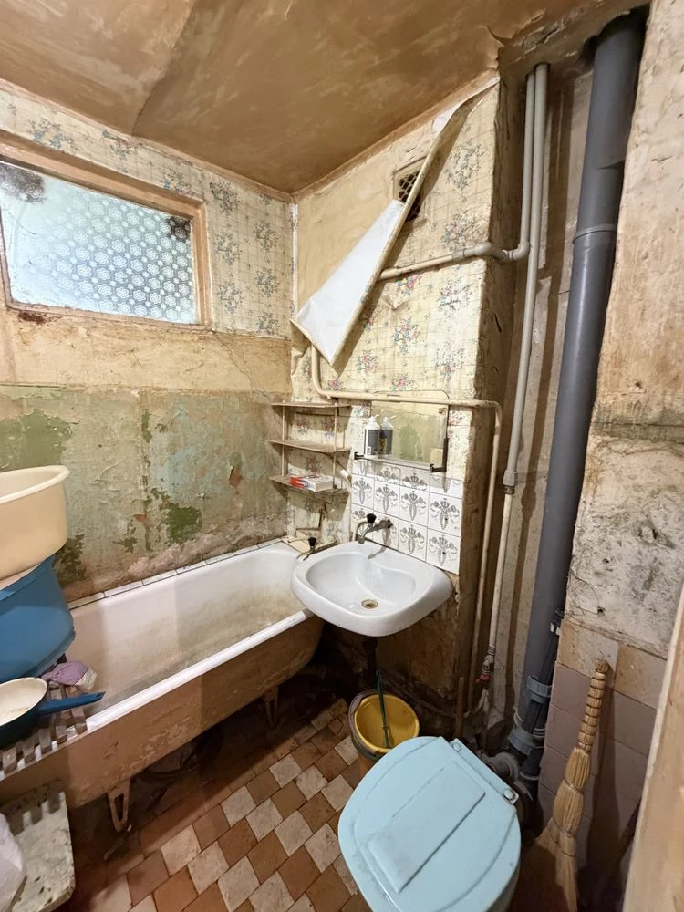 For sale: 3-bedroom apartment in the metallurgical district.