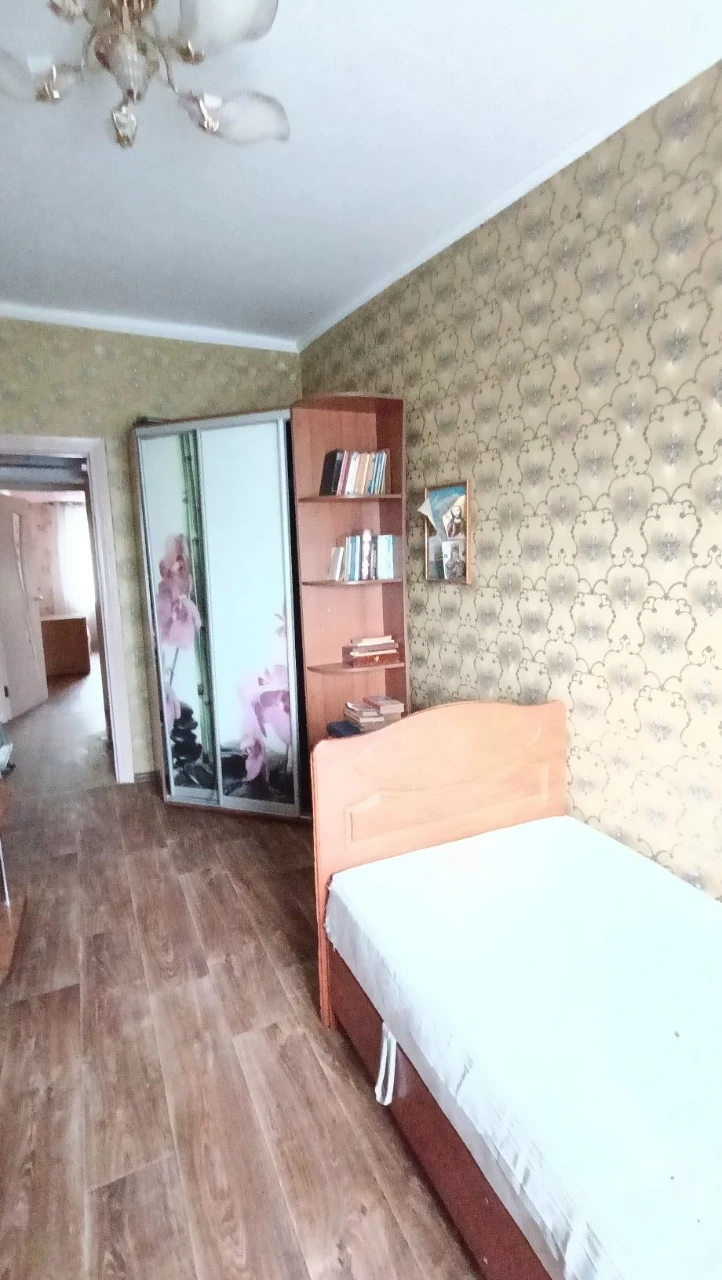 Продається терміново 3-кімнатна квартира, вул. Соборності