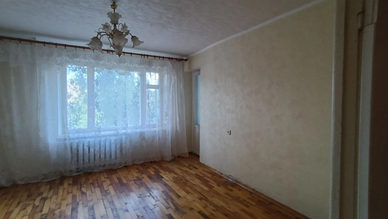 Продається терміново 2-кімнатна квартира 98 кв. м