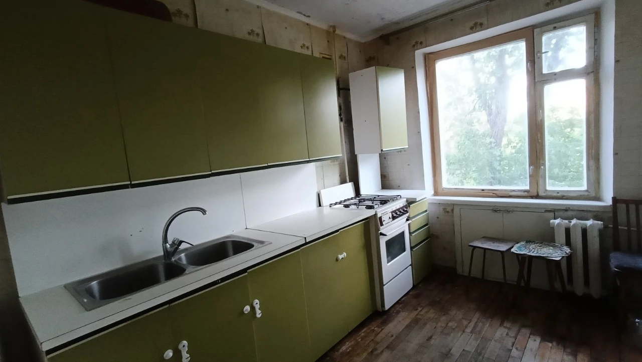 Продається терміново 2-кімнатна квартира 98 кв. м