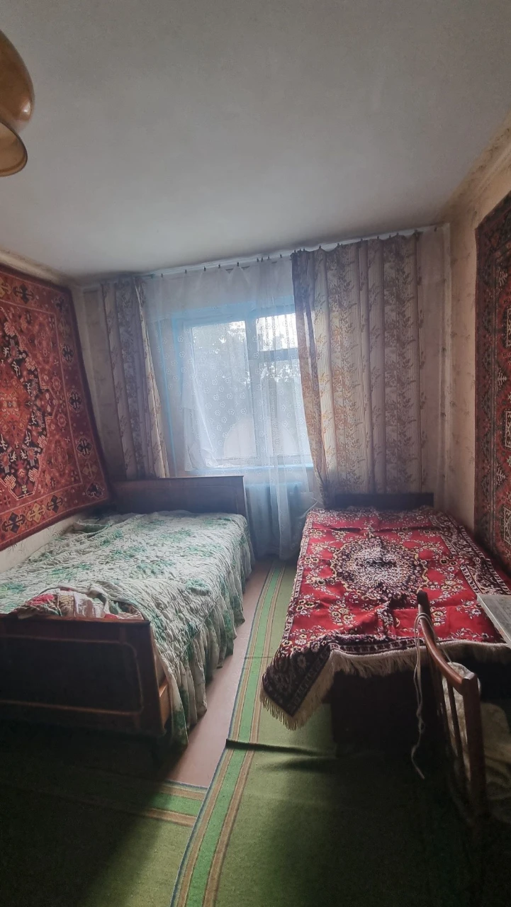 Продається 2-кімнатна квартира на Спаська 23.