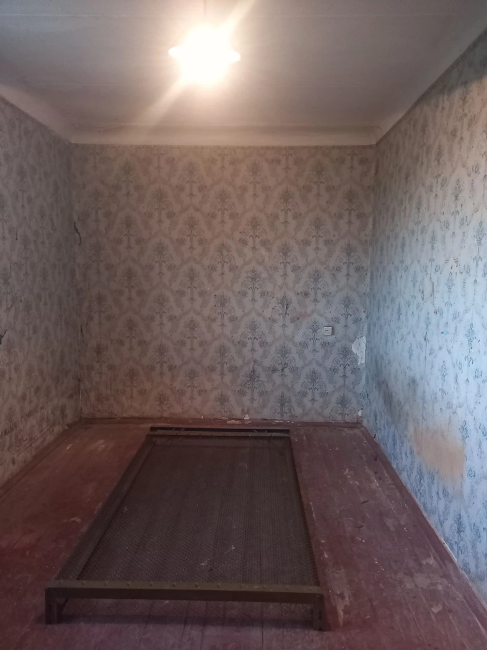 КРЭС продается 3 квартира.