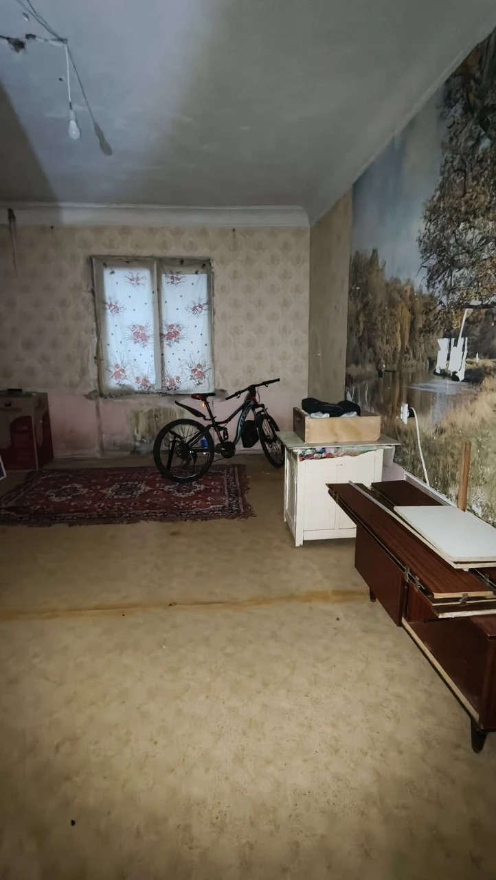 Продається велика 2-кімнатна квартира на "Рокуватій"