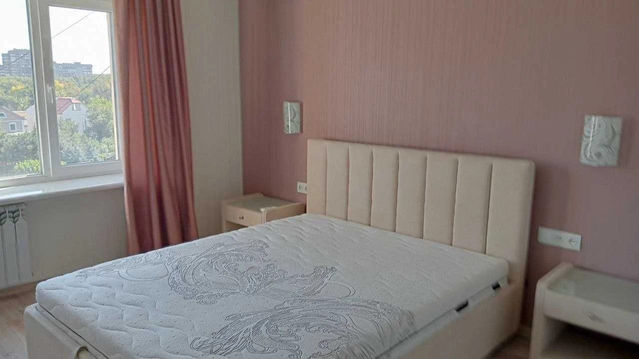 Продається трикімнатна квартира в Центральному районі