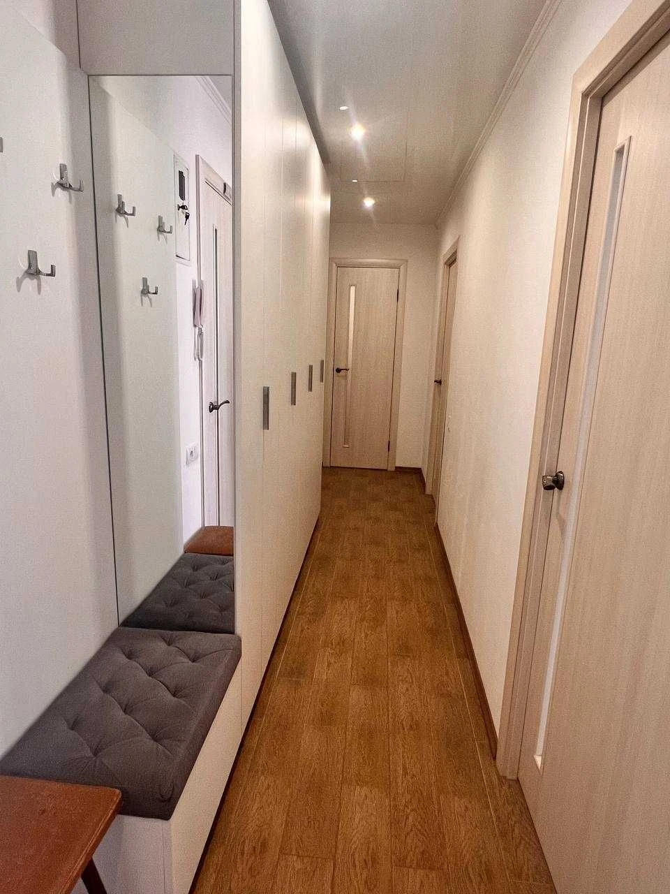 For Sale: Three-room apartment on Mira Avenue 21