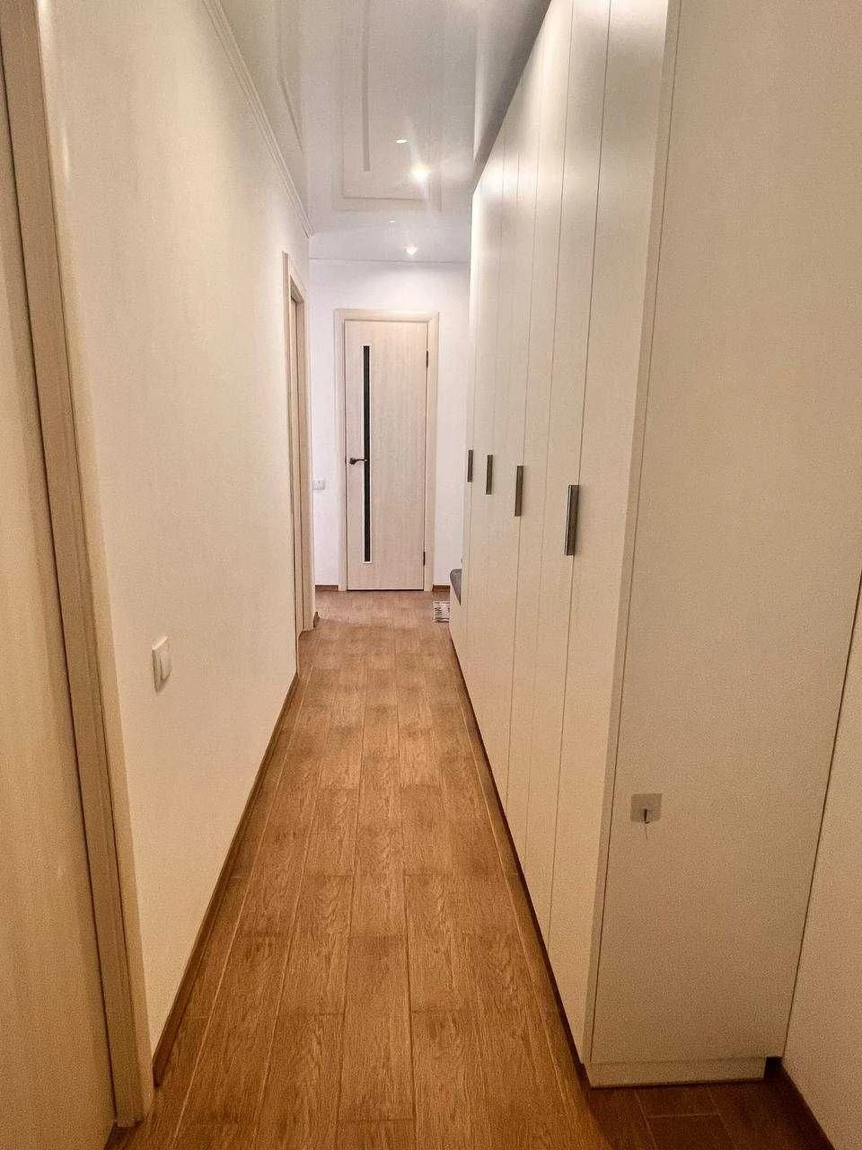 For Sale: Three-room apartment on Mira Avenue 21