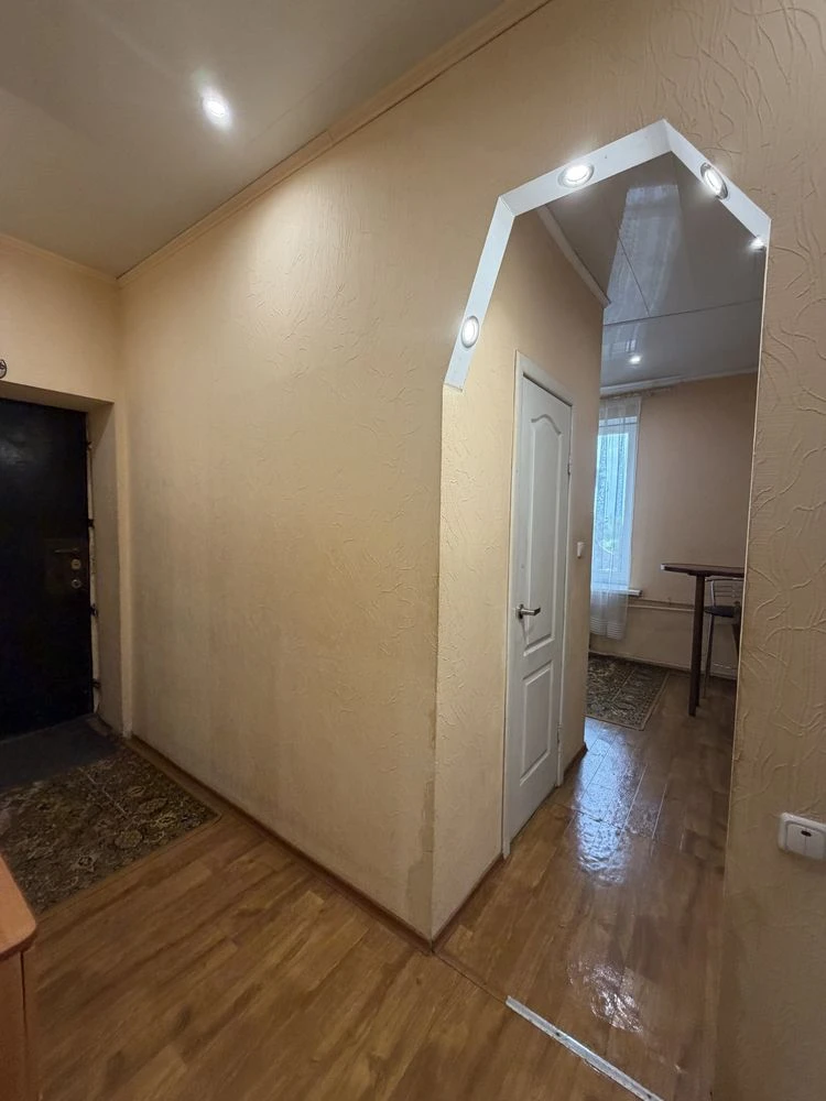 For sale: 2-room apartment in the Metallurgic district.
