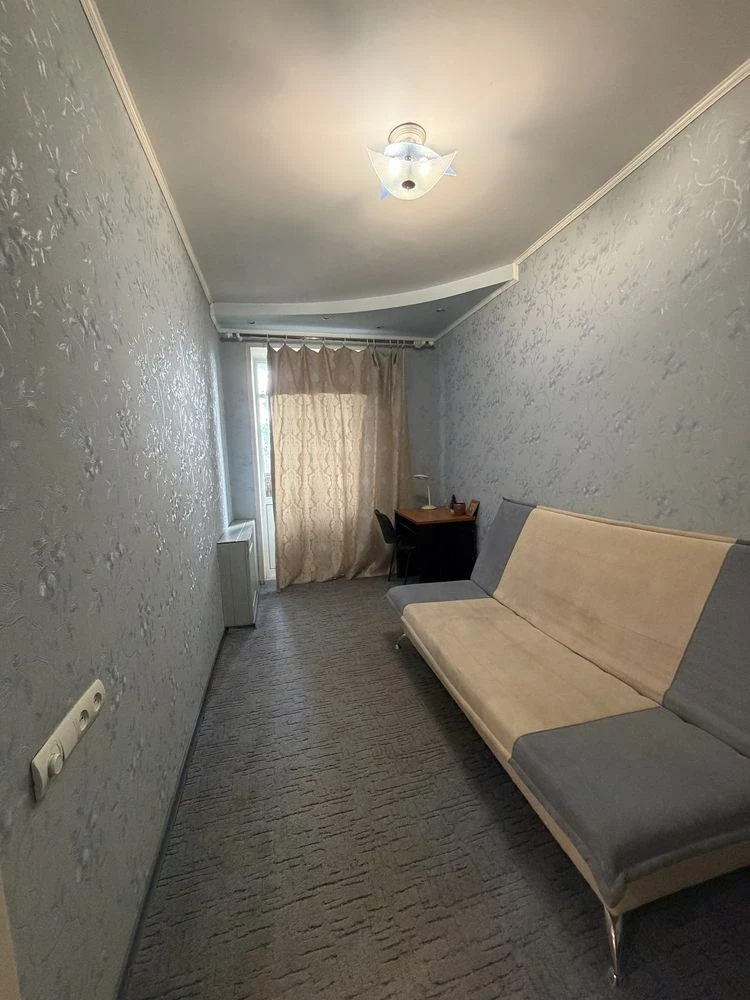 For sale: 2-room apartment in the Metallurgic district.
