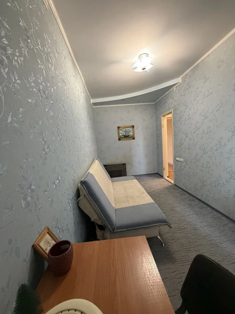 For sale: 2-room apartment in the Metallurgic district.