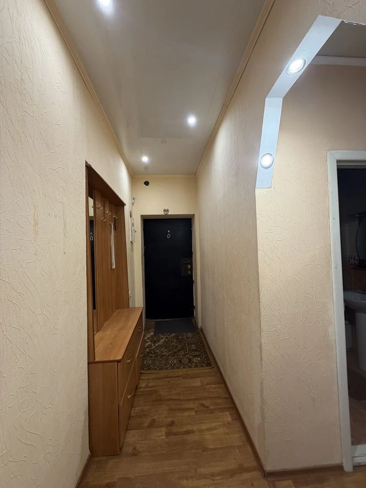 For sale: 2-room apartment in the Metallurgic district.