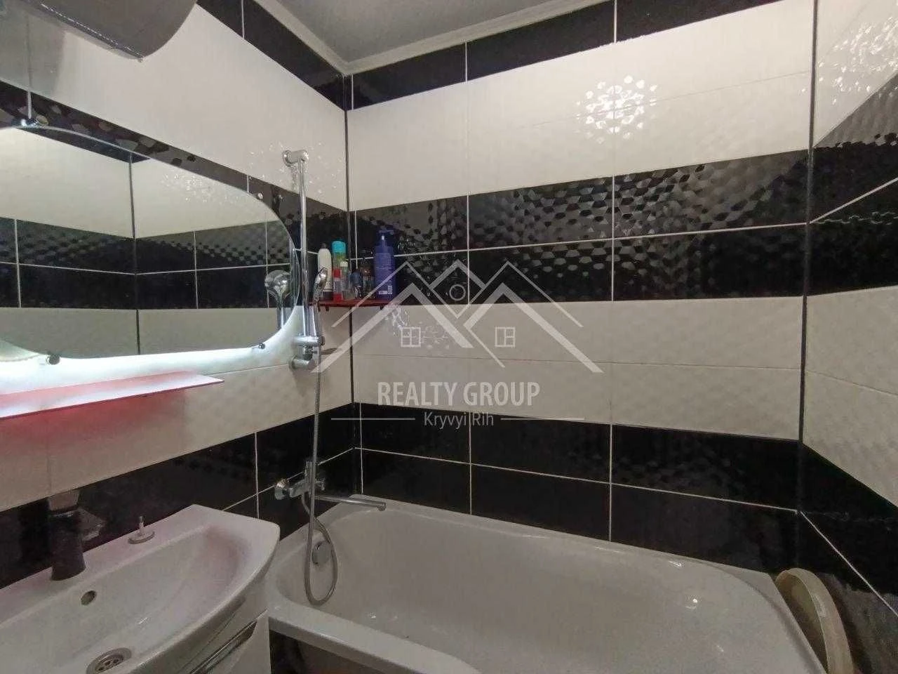 Продаж 2-кімнатній квартири на 97-му секторі (Сертифікат) Торг