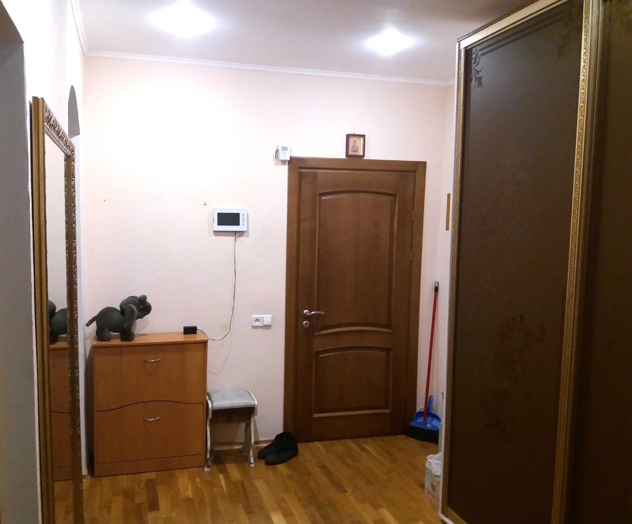 Spacious and warm 3-room apartment in the Central City district