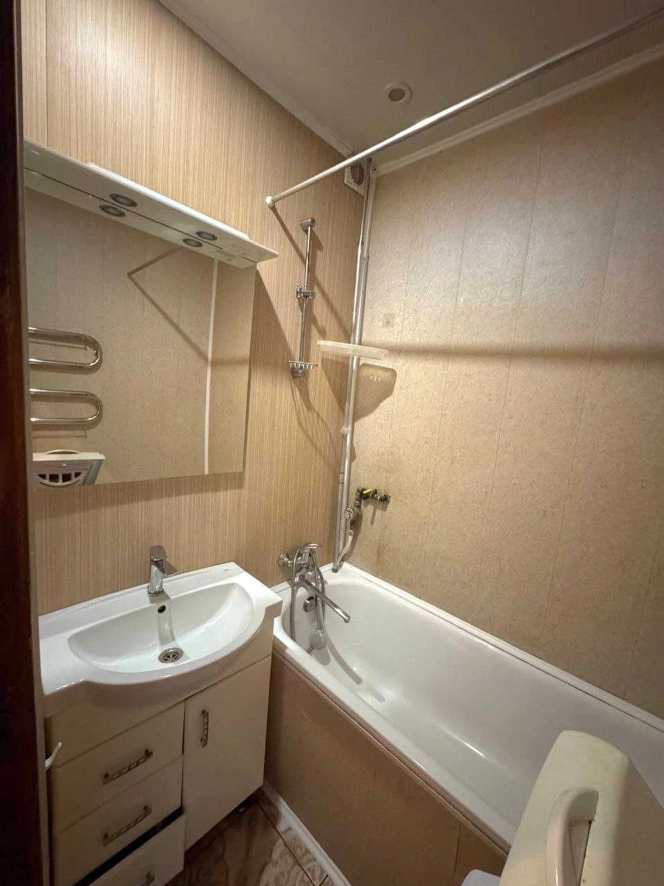 Spacious and warm 3-room apartment in the Central City district