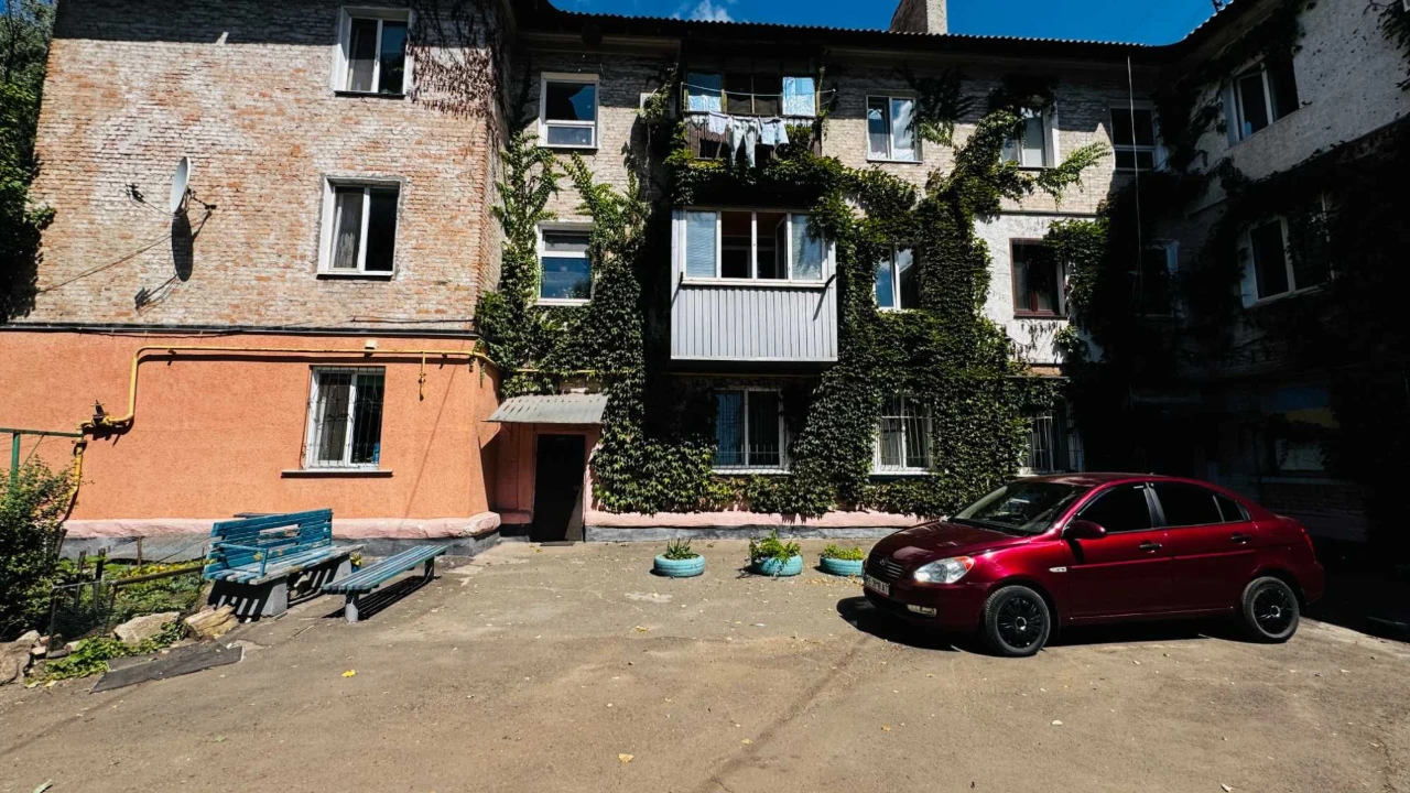 Продається 2-кімнатна квартира на Січеславській, вулиця Піонері