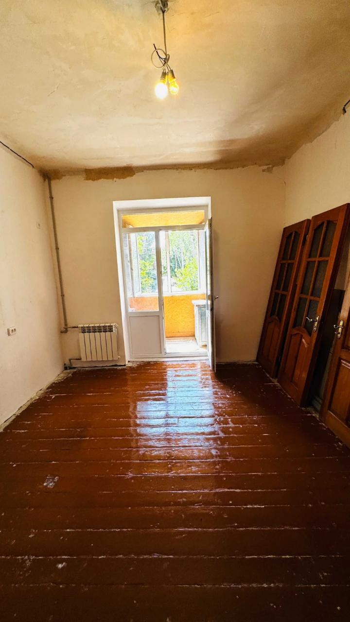 Продається 2-кімнатна квартира на Січеславській, вулиця Піонері