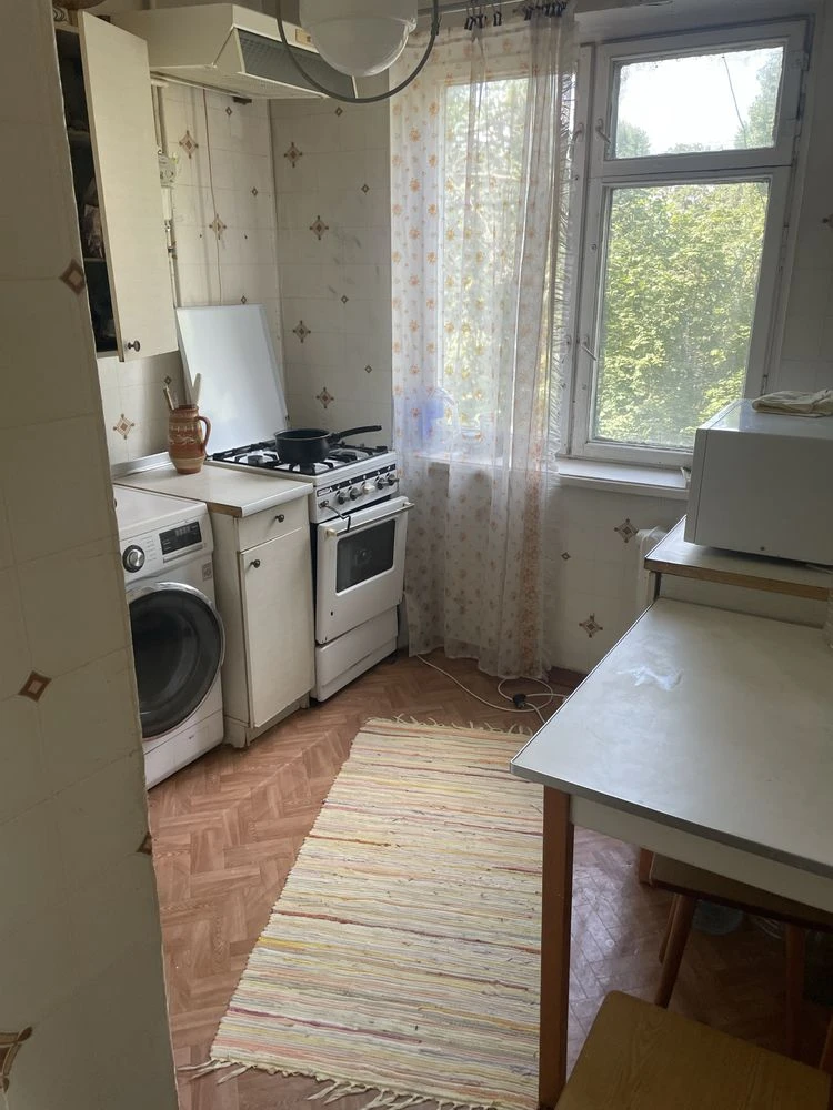 For sale: 3-room apartment in the 173rd quarter, Eduard Fuchs Street