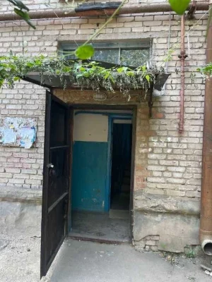 Sale of 1/2 share of an apartment