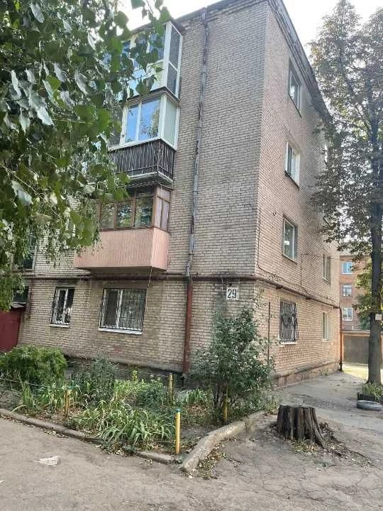 Sale of 1/2 share of an apartment